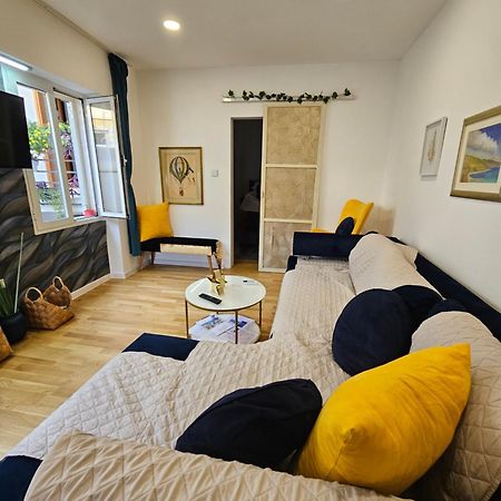 Place 4 U Studio Center 자다르 외부 사진