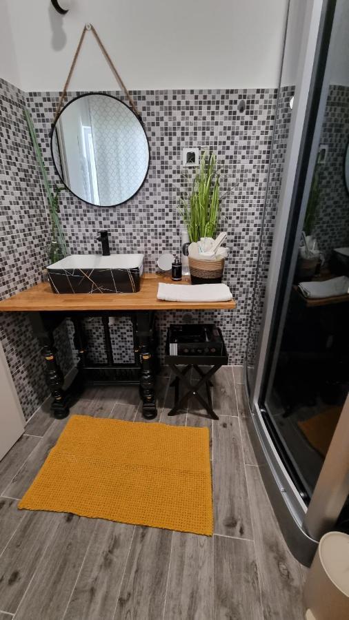 Place 4 U Studio Center 자다르 외부 사진