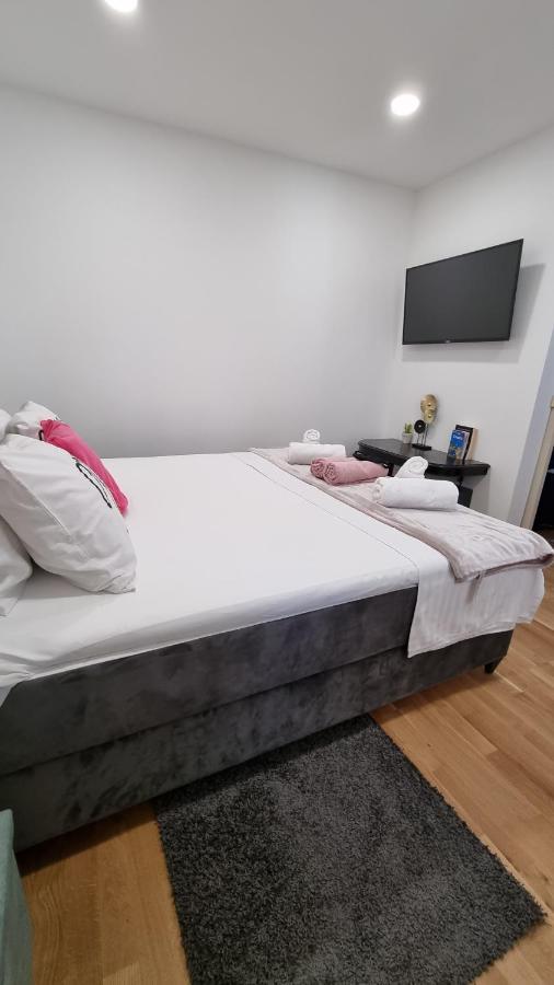 Place 4 U Studio Center 자다르 외부 사진