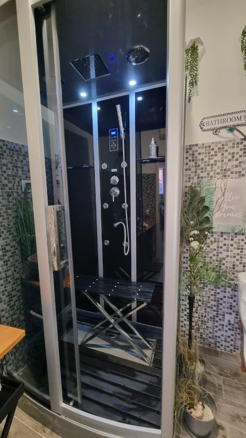 Place 4 U Studio Center 자다르 외부 사진