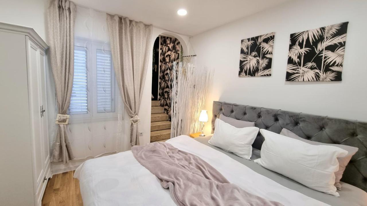 Place 4 U Studio Center 자다르 외부 사진