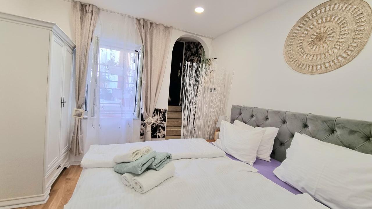 Place 4 U Studio Center 자다르 외부 사진